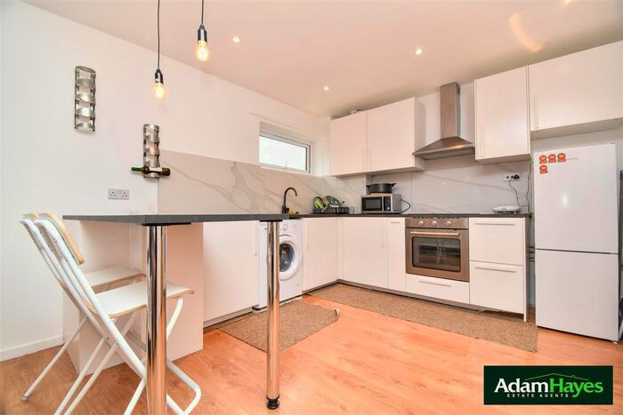 1 Bedroom Flat To Rent In Sycamore Hill, Friern Barnet, N11