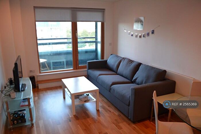 2 Bedroom Flat To Rent In The Gateway North, Leeds, LS9
