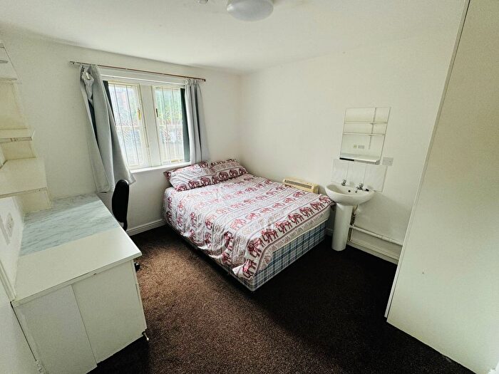 9 Bedroom Semi-Detached House To Rent In Ebberston, Leeds, LS6