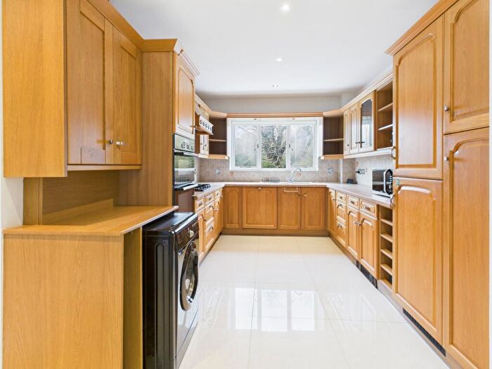 4 Bedroom Apartment To Rent In Raylands Mead, Gerrards Cross, Buckinghamshire, SL9