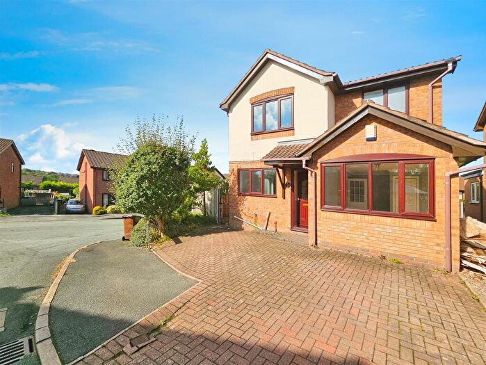 3 Bedroom Detached House For Sale In Wren Close, Biddulph, Stoke-On-Trent, ST8