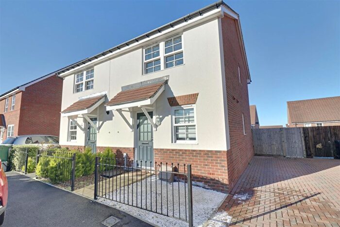 2 Bedroom Semi Detached House For Sale In Plant Farm Crescent, Waterlooville, PO7