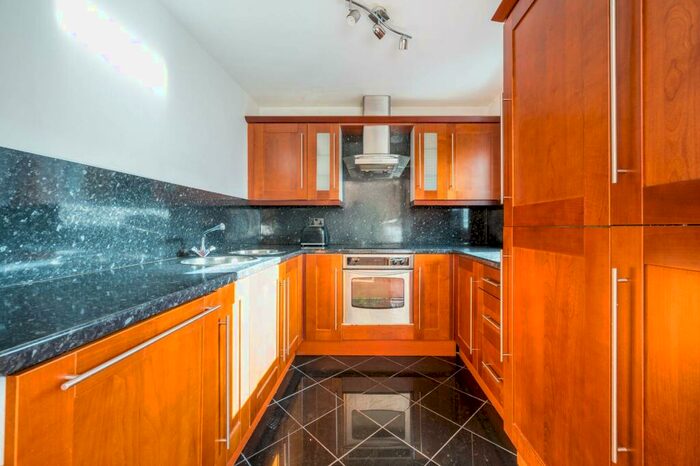 1 Bedroom Flat To Rent In Wheeler Gardens, Islington, London, N1