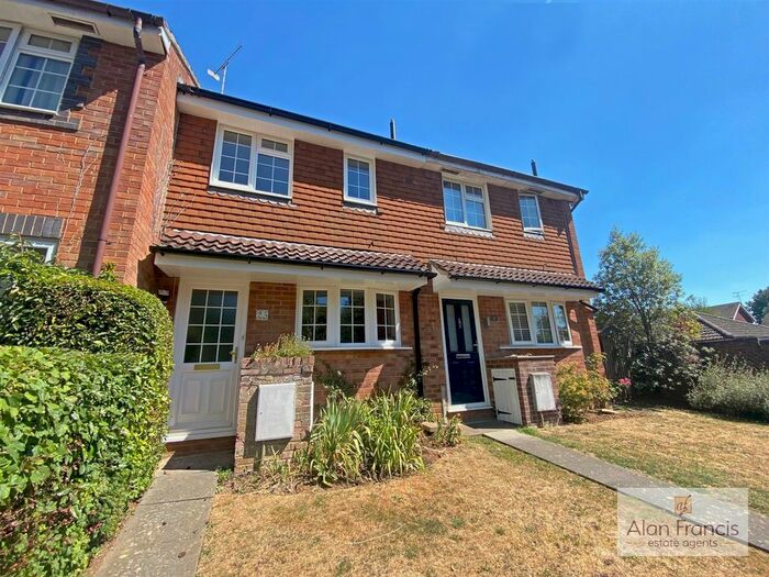 2 Bedroom Terraced House To Rent In Bodenham Close, Buckingham, MK18