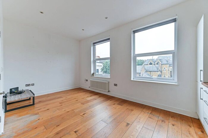 1 Bedroom Flat To Rent In East Street, Epsom, KT17