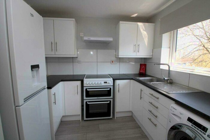 2 Bedroom Apartment To Rent In Roydon Court, HP2