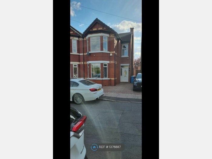 4 Bedroom Semi-Detached House To Rent In Boardman St, Salford, M30