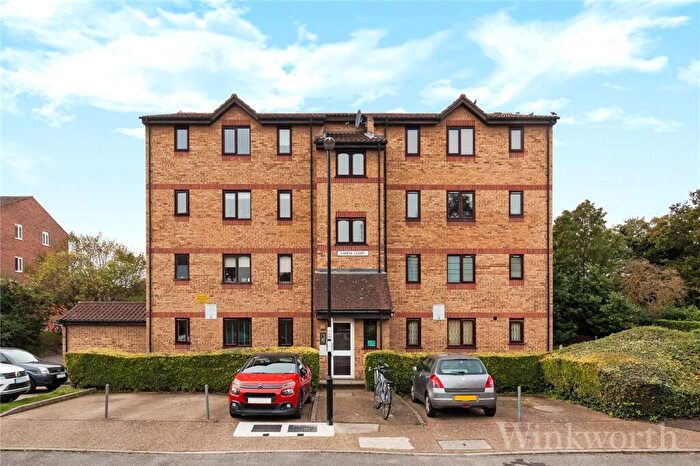 Studio For Sale In Samuel Close, London, SE14
