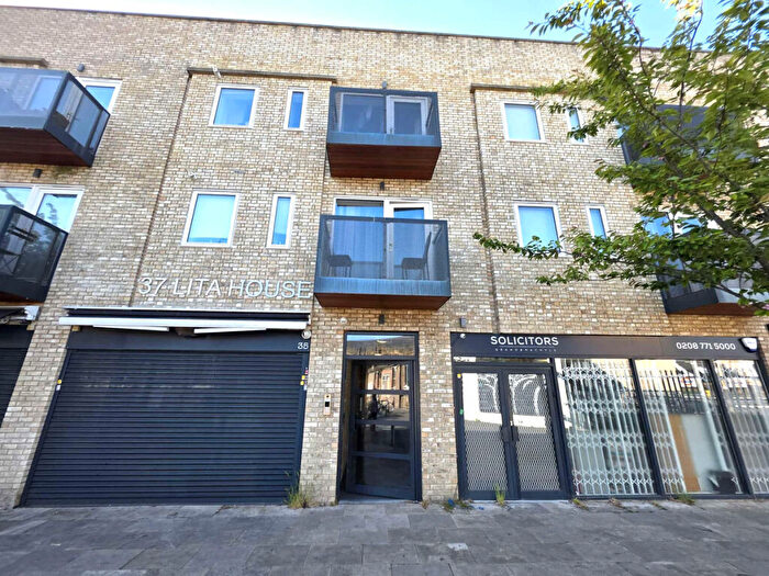 2 Bedroom Flat To Rent In Station Road, London, SE25