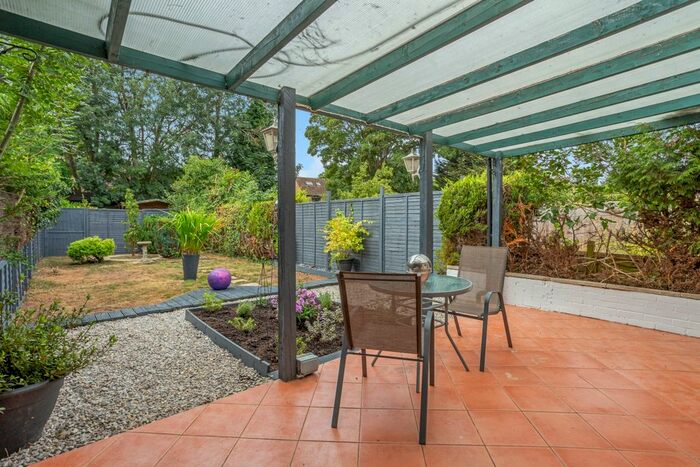 3 Bedroom Semi-Detached House To Rent In Sinclair Avenue, Banbury, OX16