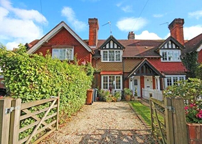 2 Bedroom Semi Detached House To Rent In High Road, Chipstead, Coulsdon, Surrey, CR5