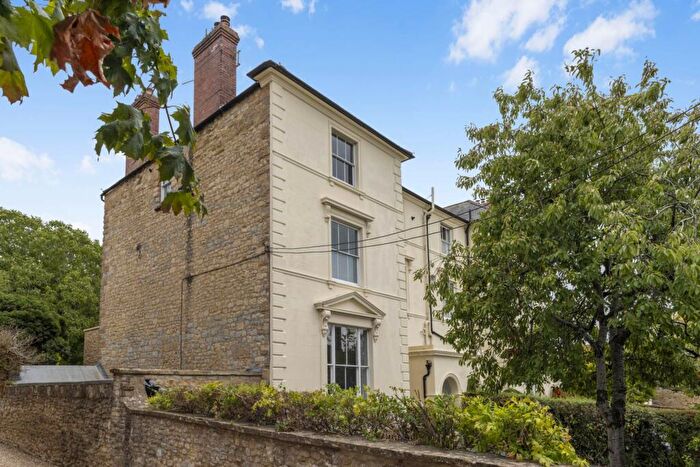 6 Bedroom Town House To Rent In Sherborne, DT9