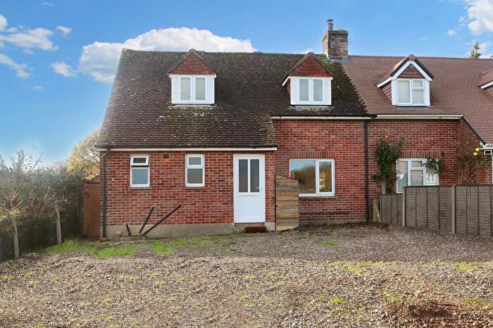 3 Bedroom Semi Detached House For Sale In The Spur, Wickham, PO17
