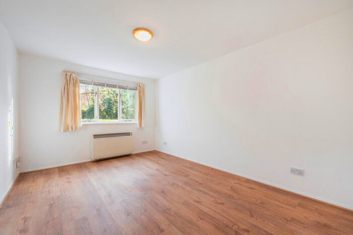 1 Bedroom Flat To Rent In Telegraph Place, Millwall, E14