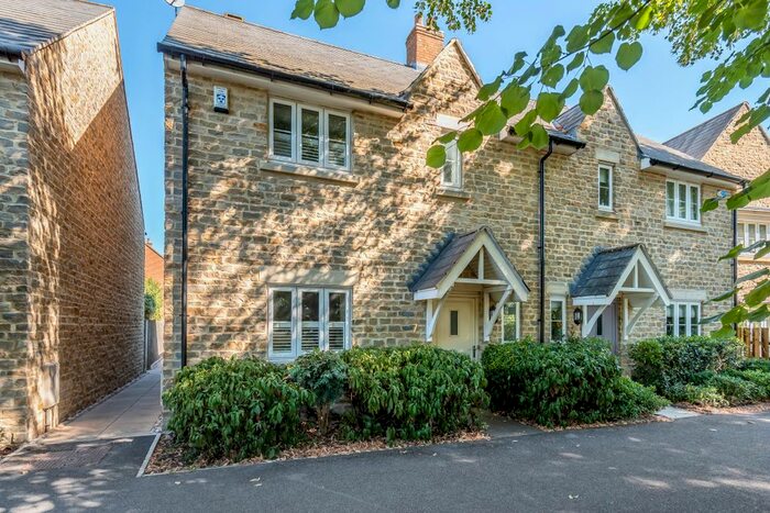 3 Bedroom Semi-Detached House To Rent In Pixey Close, Yarnton, Kidlington, OX5