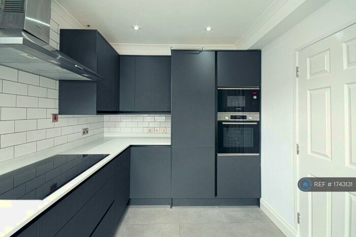 4 Bedroom Maisonette To Rent In Bethnal Green Road, London, E2