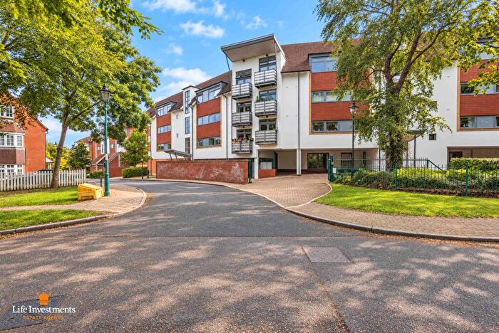 2 Bedroom Apartment For Sale In Woodbrooke Grove, Birmingham, B31