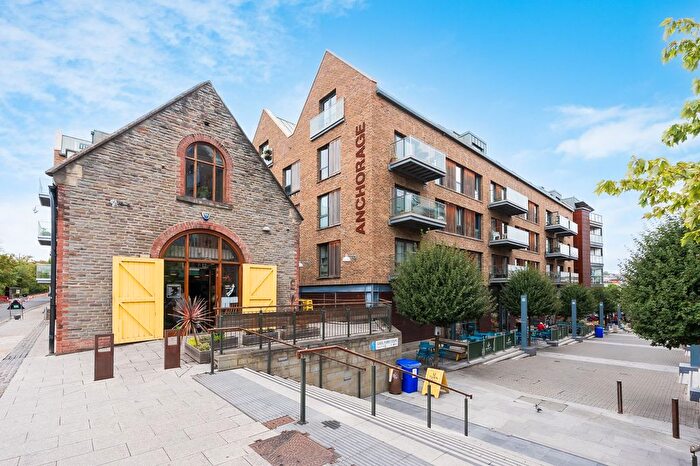 2 Bedroom Flat For Sale In Gaol Ferry Steps, Bristol, BS1