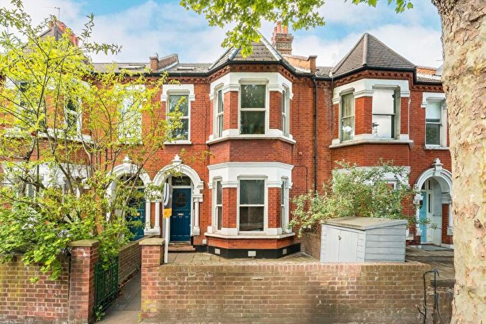 2 Bedroom Flat To Rent In Cavendish Road, Clapham South, SW12