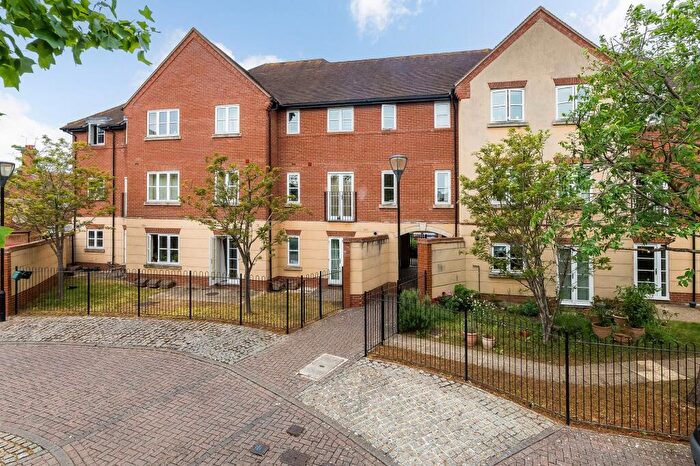 2 Bedroom Flat For Sale In Regal Close, Abingdon, OX14