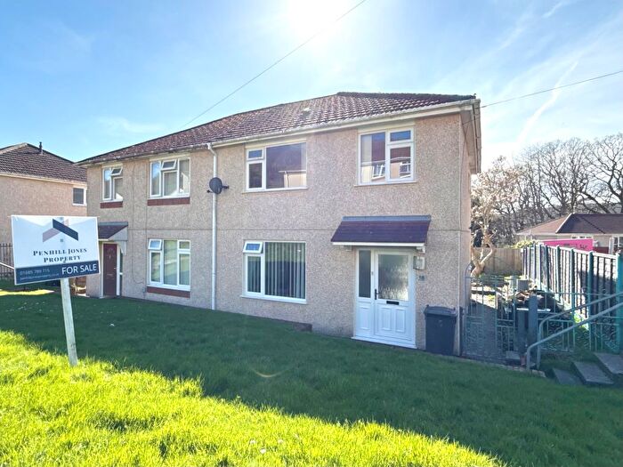 3 Bedroom Semi Detached House For Sale In Bryngolwg, Cwmbach, Aberdare, Rhondda Cynon Taf, CF44