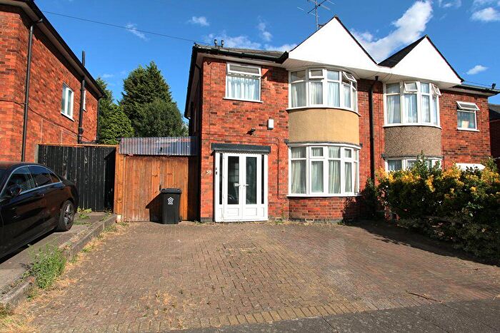 3 Bedroom Semi-Detached House To Rent In Byway Road, Leicester, LE5