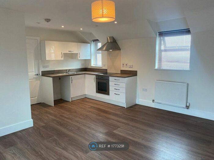 1 Bedroom Flat To Rent In Ackland Close, Bideford, EX39