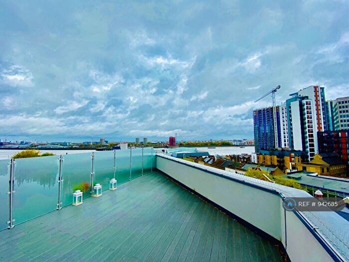 2 Bedroom Flat To Rent In Powis Street, London, SE18