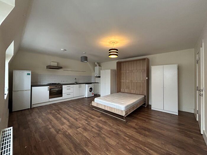 Studio To Rent In Collingdon Street, Luton, Bedfordshire, LU1