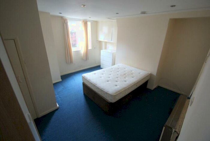 1 Bedroom Flat To Rent In Hartley Avenue, Woodhouse, Leeds, LS6