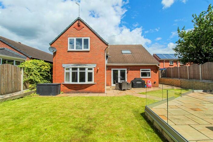 5 Bedroom Detached House For Sale In Partons Place, Lofthouse, Wakefield, WF3