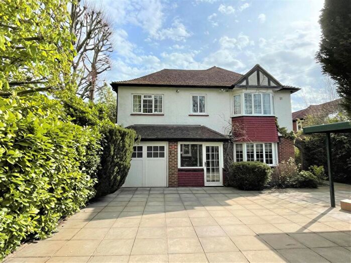 4 Bedroom Detached House To Rent In Furze Hill, Kingswood, KT20
