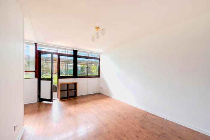 Apartment To Rent In Romney Court, Haverstock Hill, London, NW3