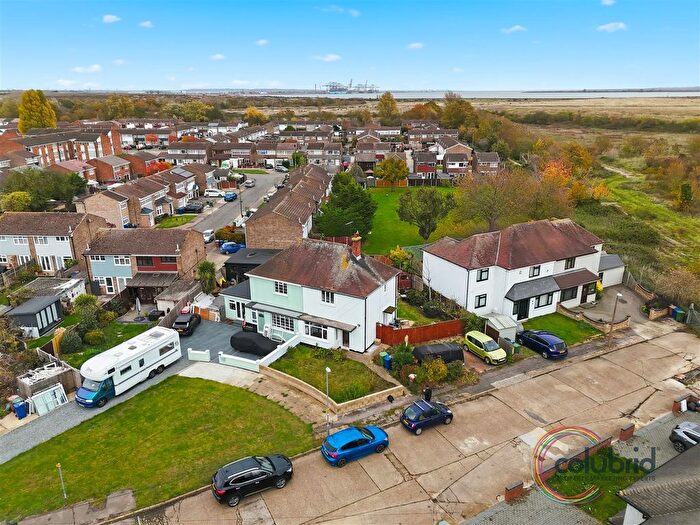 3 Bedroom Semi-detached House For Sale In Farm Road, East Tilbury, RM18