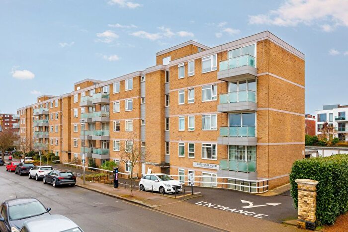 2 Bedroom Flat For Sale In Grosvenor Court, Rayners Road, SW15