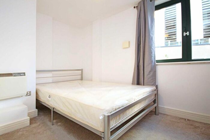 3 Bedroom Flat To Rent In Mansell Street, Tower Hill, E1
