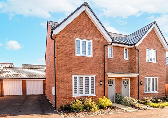 3 Bedroom Semi Detached House For Sale In Powell Lane, Carterton, Oxfordshire, OX18