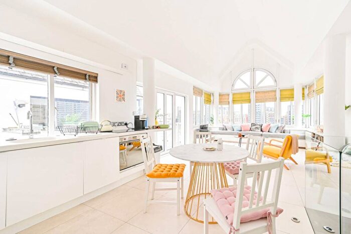 3 Bedroom Flat To Rent In Clove Hitch Quay, Battersea, London, SW11