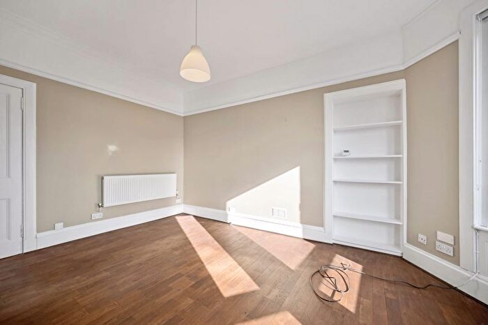 2 Bedroom Flat For Sale In Battlefield Gardens, Battlefield, G42