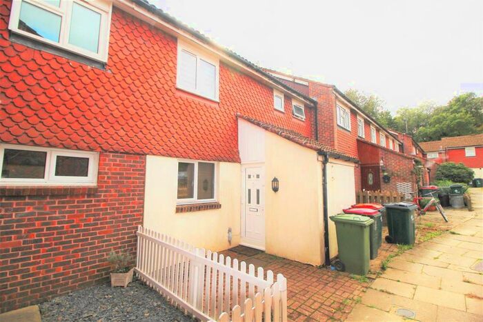 3 Bedroom House To Rent In Keswick Close, Ifield, Crawley, RH11