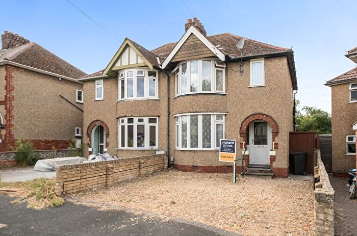 3 Bedroom Semi Detached House For Sale In Little Avenue, Rodbourne Cheney, Swindon, SN2