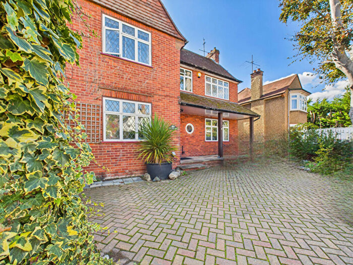 Property For Sale In West Wycombe Road, High Wycombe, Buckinghamshire, HP12