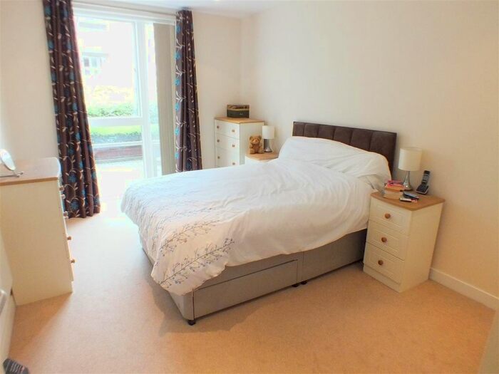 1 Bedroom Flat To Rent In The Heart, New Zealand Avenue, Walton On Thames, KT12