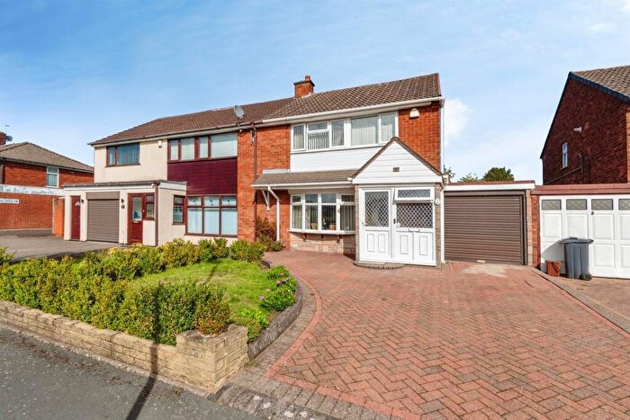3 Bedroom Semi Detached House For Sale In Elizabeth Walk, Tipton, DY4