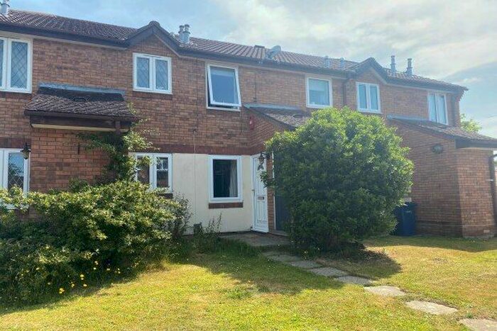 1 Bedroom Maisonette To Rent In Ayling Court, Farnham, GU9