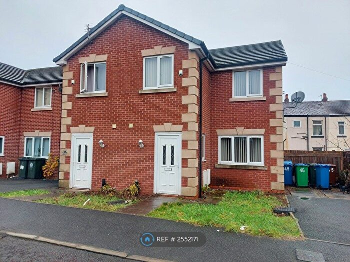 3 Bedroom End Of Terrace House To Rent In Wild Street, Heywood, OL10
