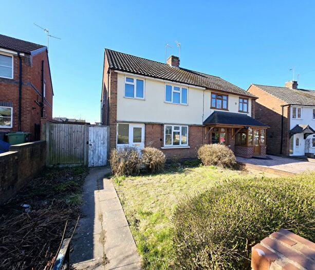 3 Bedroom Semi-Detached House To Rent In Whitegates Road, Bilston, West Midlands, WV14
