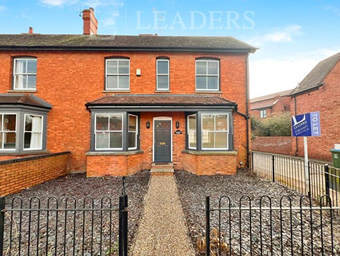 4 Bedroom Semi-Detached House To Rent In Stratford Road, Buckingham, MK18