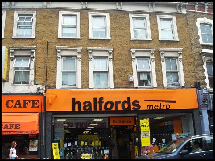 2 Bedroom Flat To Rent In Stoke Newington High Street, London, N16