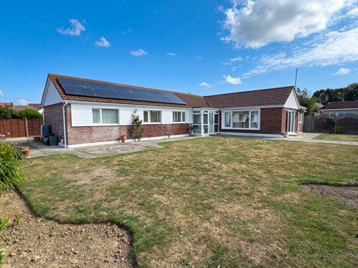 3 Bedroom Detached Bungalow For Sale In Whitelands, Felpham, PO22